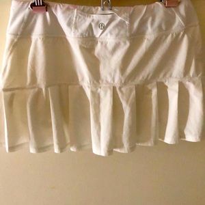 Lululemon pleated white tennis skirt size 6